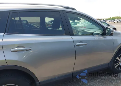 2017 Toyota Rav4 Xle z USA, uszkodzony, nr VIN 2T3RFREV5HW656166